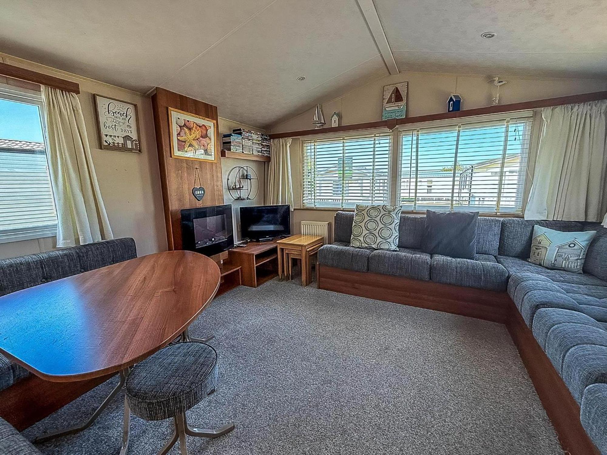 Great 6 Berth Caravan With Decking At Manor Park In Hunstanton Ref 23017B Exteriör bild